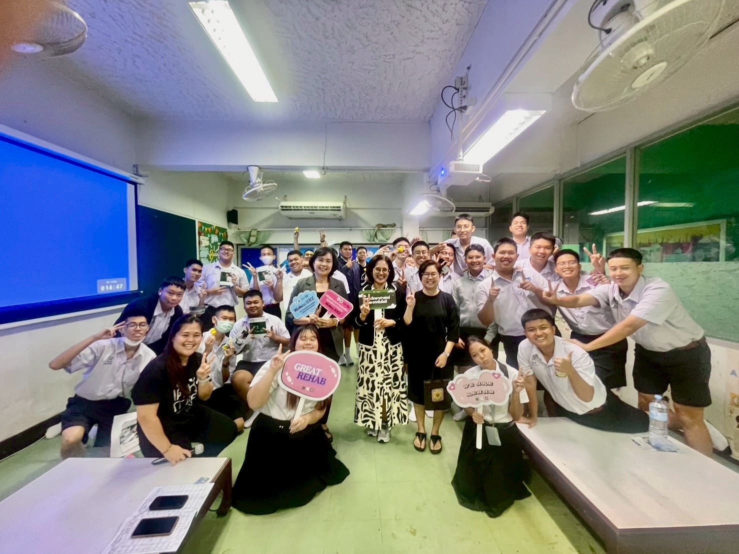 พี่ ๆ UTCC จัดกิจกรรมแนะแนว ณ โรงเรียนทวีธาภิเศกถึงที่ ครั้งที่ 1