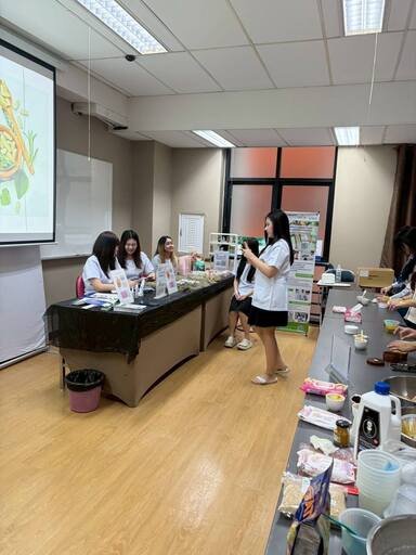 ภาพและคลิปบรรยากาศน้อง ๆ ม.ปลาย ที่บุก Wellness Lab กับพี่ๆ