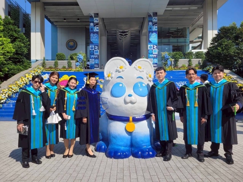 วันแห่งเกียรติยศและความสำเร็จ! ขอแสดงความยินดีกับมหาบัณฑิตและบัณฑิตป้ายแดงทุกคน